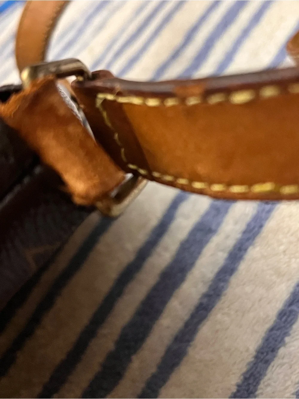 [AUTHENTICATED] Louis Vuitton Monogram Crossbody Bag Gold HW